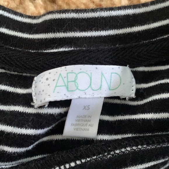 Striped Abound cropped tee - Picture 2 of 2